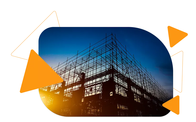 Obra em construção ao pôr do sol
